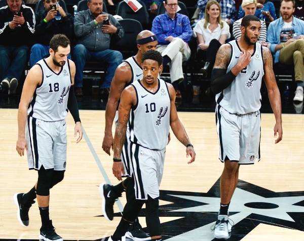 与三位朋友 与三位朋友